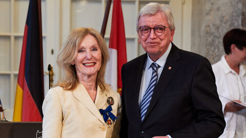 Inge von Alvensleben aus Gießen ist eine echte Allrounderin bei ihren ehrenamtlichen Tätigkeiten. Sie erhielt den Hessischen Verdienstorden vom Ministerpräsidenten aufgrund ihres vielfältigen Engagements in der Stadt Gießen.  Inge von Alvensleben aus Gießen ist eine echte Allrounderin bei ihren ehrenamtlichen Tätigkeiten. Sie erhielt den Hessischen Verdienstorden vom Ministerpräsidenten aufgrund ihres vielfältigen Engagements in der Stadt Gießen.