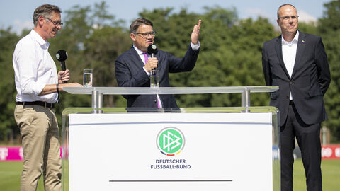 Ministerpräsident Boris Rhein hält die Eröffnungsrede Ministerpräsident Boris Rhein hält die Eröffnungsrede