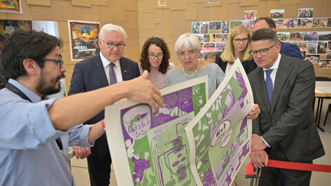 Offizieller Rundgang Ministerpräsident Boris Rhein und Bundespräsident Frank-Walter Steinmeier werden gemeinsam mit zahlreichen weiteren Gästen durch das Museum Fridericianum geführt.