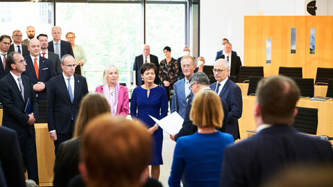 Die MInisterinnen und Minister während ihrer Vereidigung Die MInisterinnen und Minister während ihrer Vereidigung