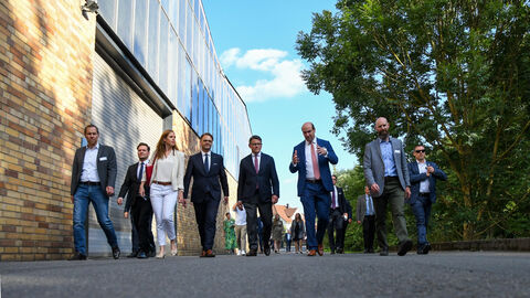 Ministerpräsident Boris Rhein besucht den Gewerbepark Hüttenwerk in Michelstadt Ministerpräsident Boris Rhein besucht den Gewerbepark Hüttenwerk in Michelstadt