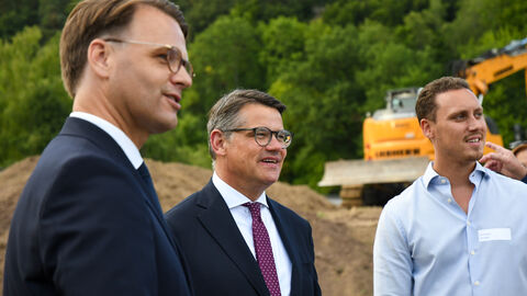 Ministerpräsident Boris Rhein besucht den Gewerbepark Hüttenwerk in Michelstadt Ministerpräsident Boris Rhein besucht den Gewerbepark Hüttenwerk in Michelstadt