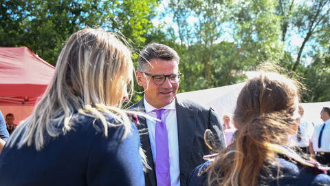 10. Internationale Jugendbegegnung der Jugendfeuerwehr Ministerpräsident Boris Rhein auf der 10. Internationalen Jugendbegegnung der Jugendfeuerwehr