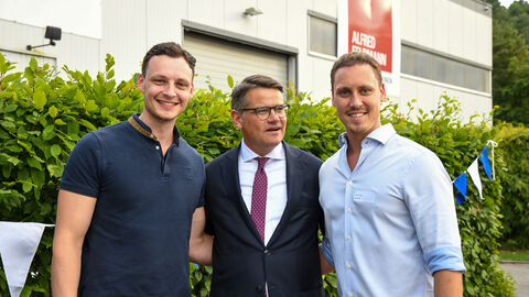 Ministerpräsident Boris Rhein besucht den Gewerbepark Hüttenwerk in Michelstadt Ministerpräsident Boris Rhein besucht den Gewerbepark Hüttenwerk in Michelstadt