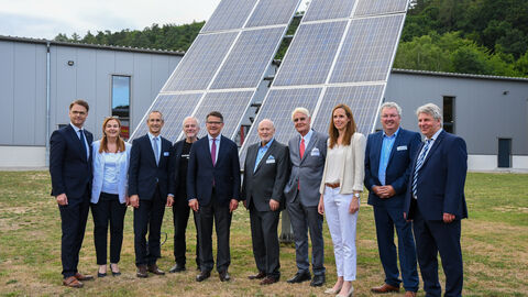 Ministerpräsident Boris Rhein besucht den Gewerbepark Hüttenwerk in Michelstadt Ministerpräsident Boris Rhein besucht den Gewerbepark Hüttenwerk in Michelstadt