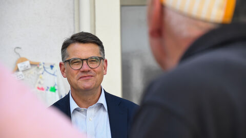 Boris Rhein auf dem Wochenmarkt in Bad Nauheim Boris Rhein auf dem Wochenmarkt in Bad Nauheim