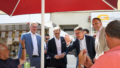 Boris Rhein auf dem Wochenmarkt in Bad Nauheim Boris Rhein auf dem Wochenmarkt in Bad Nauheim