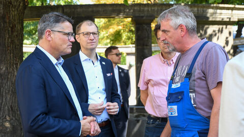 Boris Rhein auf dem Wochenmarkt in Bad Nauheim Boris Rhein auf dem Wochenmarkt in Bad Nauheim