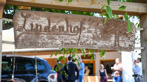 Boris Rhein bei den Hoffreunden und auf dem Lindenhof in Buttzbach in Nieder-Weisel Boris Rhein bei den Hoffreunden und auf dem Lindenhof in Buttzbach in Nieder-Weisel