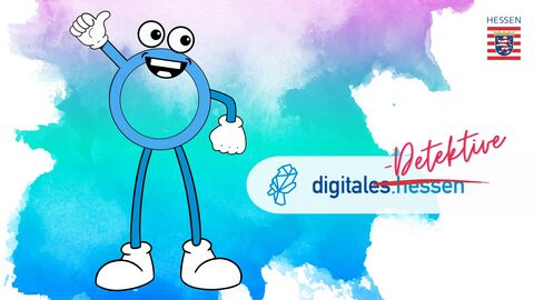 Im Hintergrund ist ein Farbverlauf im Aquarellstil zu sehen. Im Vordergrund befindet sich das Maskottchen des Podcasts. In der oberen rechten Ecke befindet sich das Hessen-Wappen. Darunter ist der Schriftzug „Digital-Detektive“ positioniert.