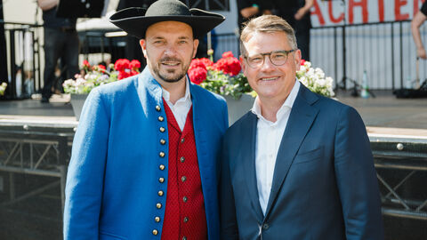 Ministerpräsident Boris Rhein (re.) mit Pfungstadts Bürgermeister Patrick Koch