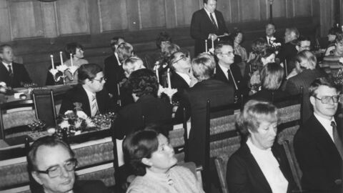 Eine schwarzweiß Aufnahme des früheren hessischen Ministerpräsidenten Holger Börner. 