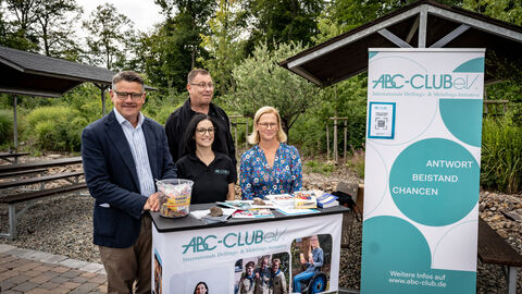 Ministerpräsident Rhein beim Drillingstreffen 2025