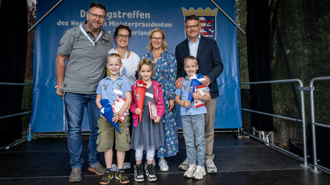 Ministerpräsident Rhein beim Drillingstreffen 2025