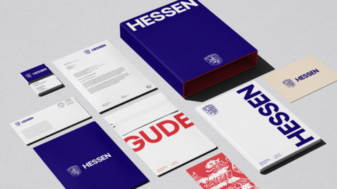 Designbeispiele für Drucksachen (Broschüren / Visitenkarten)