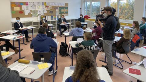 Kultusminister Lorz macht sich vor Ort ein Bild von der Initiative