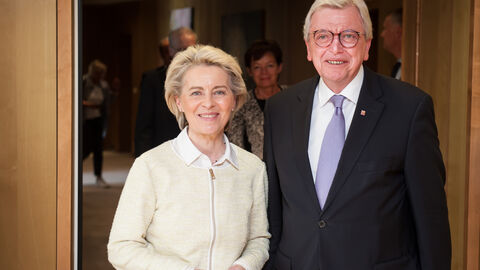 Ministerpräsident Volker Bouffier beim Gespräch mit EU-Kommissionspräsidentin Ursula von der Leyen