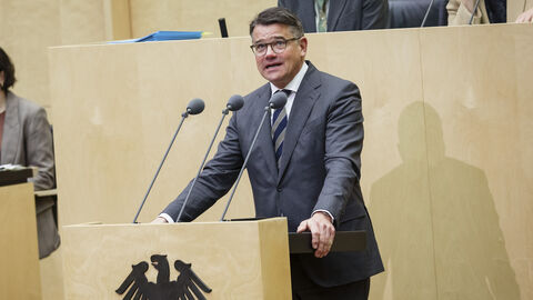 Ministerpräsident Boris Rhein spricht im Bundesrat